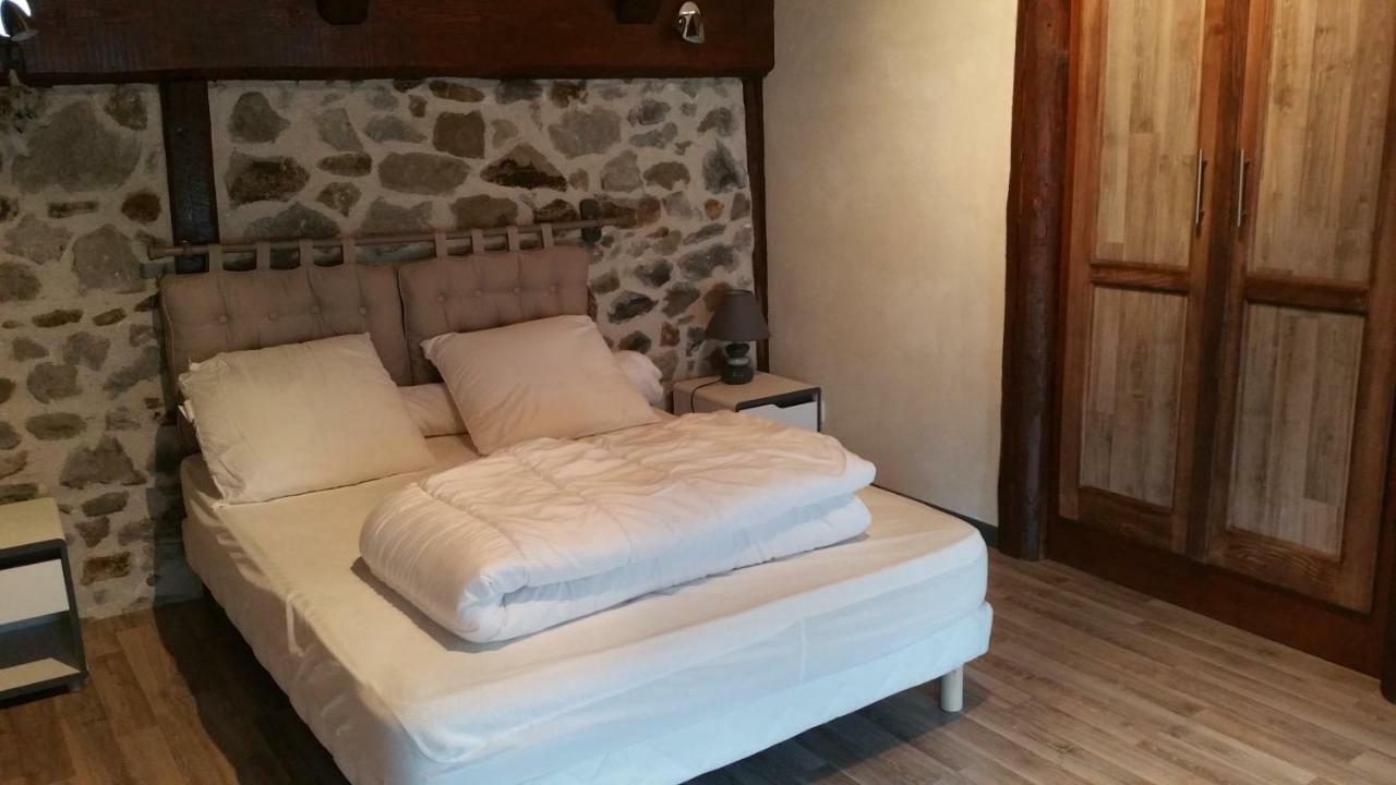 Gite situe a VERNINES Vernines Exterior foto